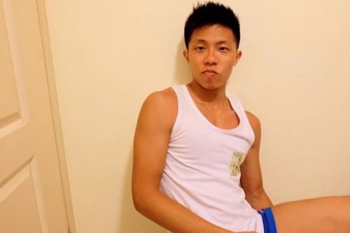 hkboysgocrazy: HK muscular top Terrence. People always reblog his old foto, but why not posting some