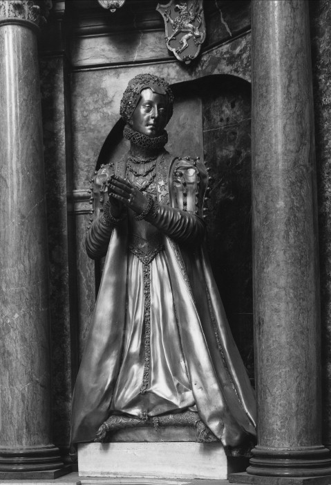 Praying lady from the Cathedral of Our Lady in Freiberg,Saxony by Carlo de Cesare,16th c.