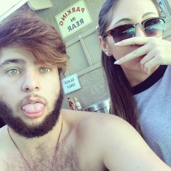 idoartandshit:  Pool side kicking back. Happy holidays from sunny California. #sunnywinter #siblingrevelries