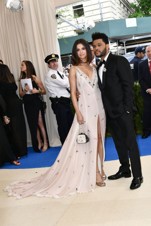 celebsofcolor:The Weeknd and Selena Gomez attend the ‘Rei Kawakubo/Comme des Garcons: Art Of The In-