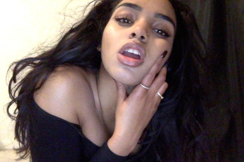 brownbbygirl:  j905:  just love me   it’s not hard