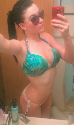 princessbrebremarie:  Me It’s time to tan :) 