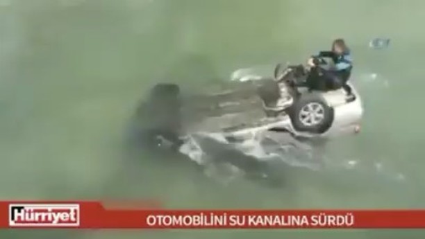 Otomobilini su kanalına sürdü