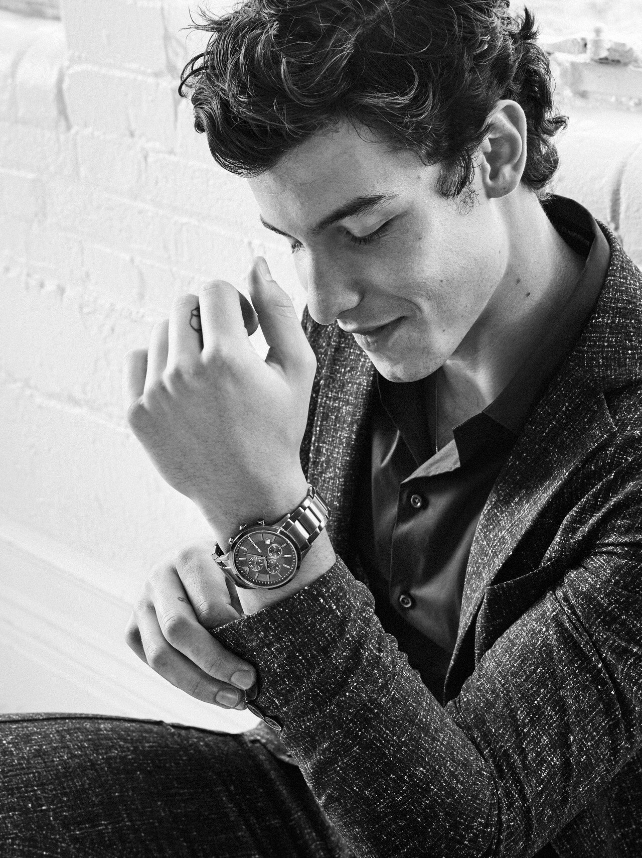 ea watches shawn mendes