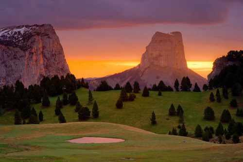 sapphire1707:  Le Mont Aiguille by vincentfavre