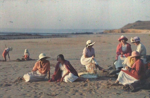 Gustave Gain, Plage de Diélette, Flamanville (Manche), vers 1920 (Exhibition En couleurs et en lumiè