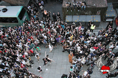 ifonlysmilescouldsewwounds:  Only Bring Me The Horizon could start a mosh during an acoustic set…. :p 