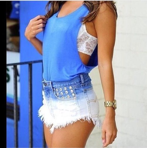 fashionoutfitposts:  Love the ombre color.. Blue and White.. 