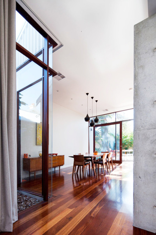 life1nmotion:  Australian architectural firm Jonathan Lake Architects has designed the Maylands Additions.