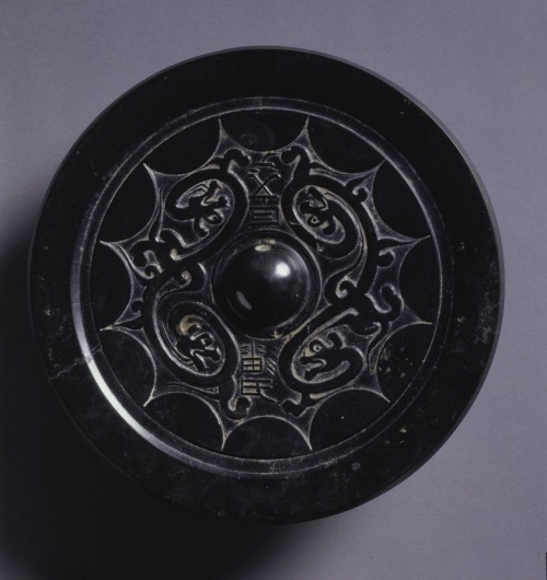 Mirror with Linked Arcs and Kui Dragons, 2nd century, Cleveland Museum of Art: Chinese ArtInscriptio