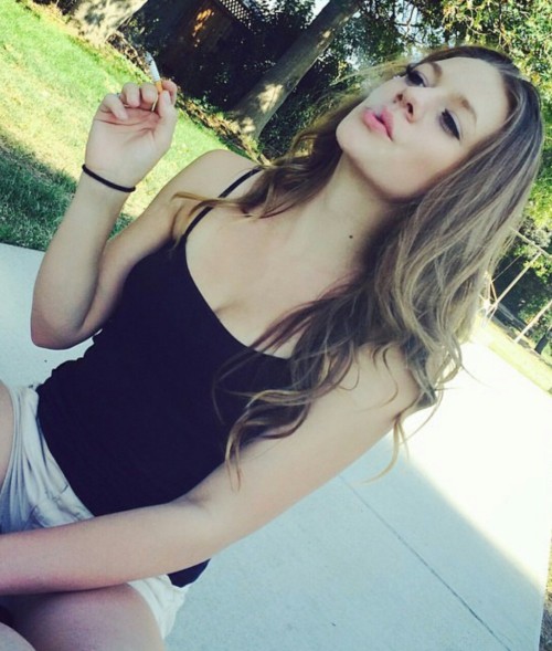 swoop-cypry02:  she is pretty