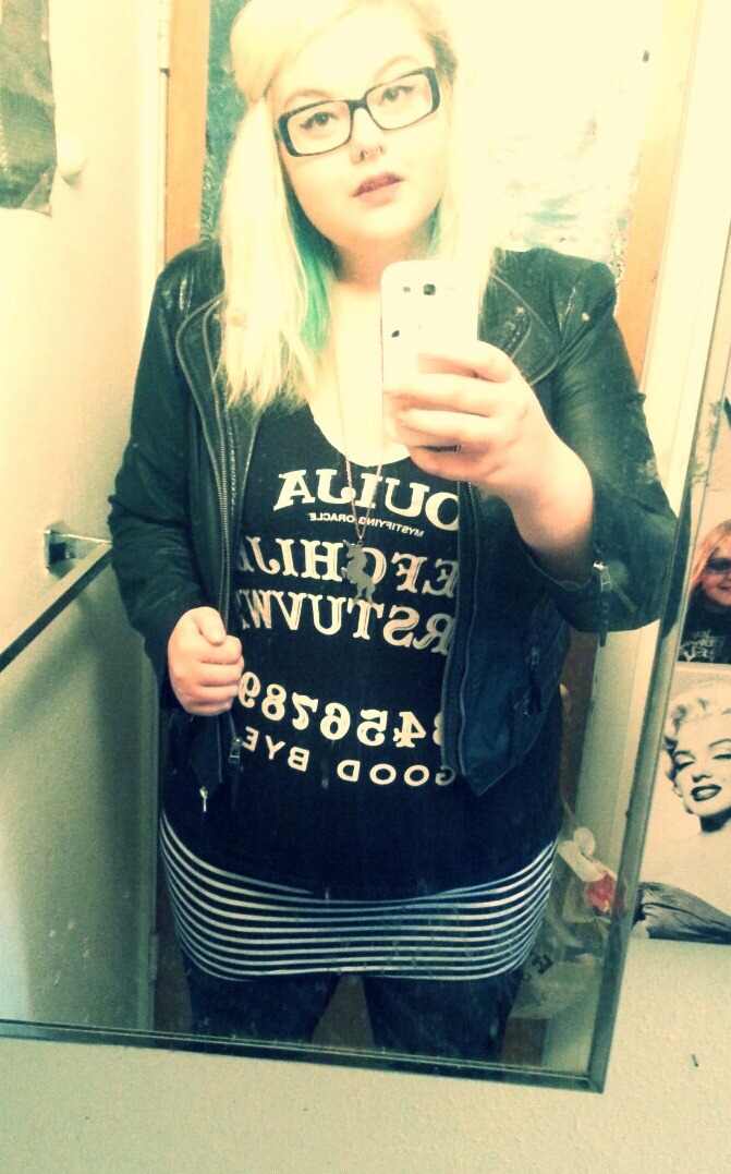 fuckyeahchubbyfashion:  Jaws. 22. Size 18/20. Torrid everything.  ♡ sexdrugsmychemicalromance.tumblr.com