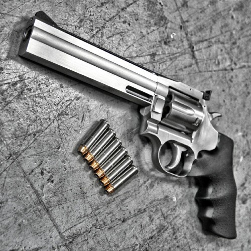 gunsknivesgear:  The Revolver.