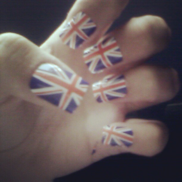 Acabei de colocar minhas unhas haha ficou bom?