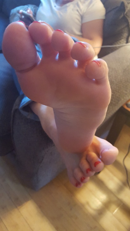 myprettywifesfeet: My pretty wifes beautiful toes and soft soles candid on her phone.please comment