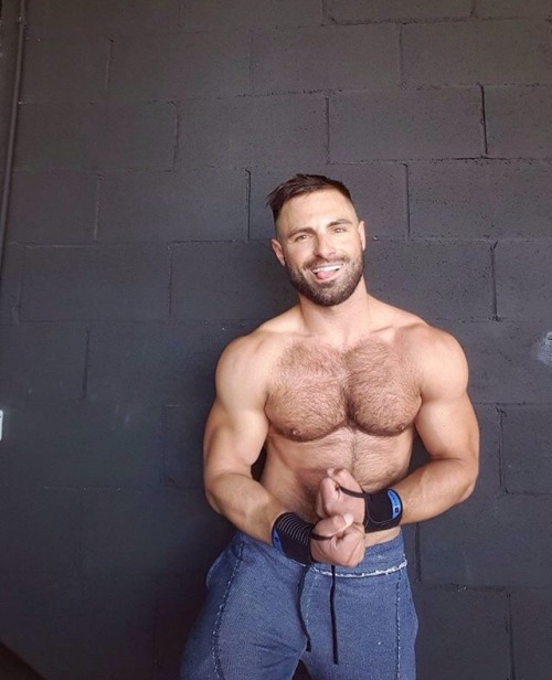 myfavoritemusclemen:Andre Hofmann @a.hfmnn Instagram