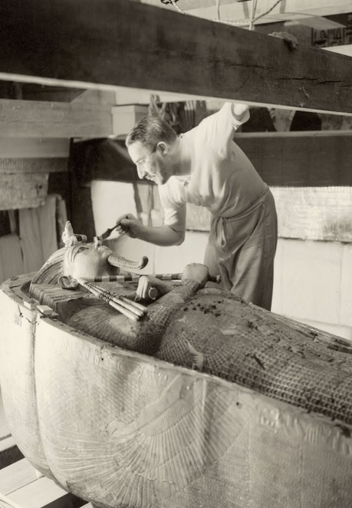 tiny-librarian:On this day in history, November 4th, in 1922, Howard Carter and his team discovered 