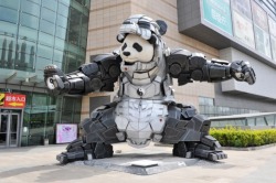 uggly:    Iron Panda, statue in China made