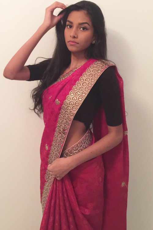 desi-licious:  i’m too obsessed with this saree 