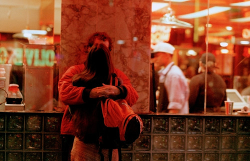 20aliens: USA. New York City. 2005. Times Square. Lovers outside a fast-food restaurant. By Constant