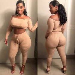 thickaddiction:  @iambeckystallion 😍😍😍