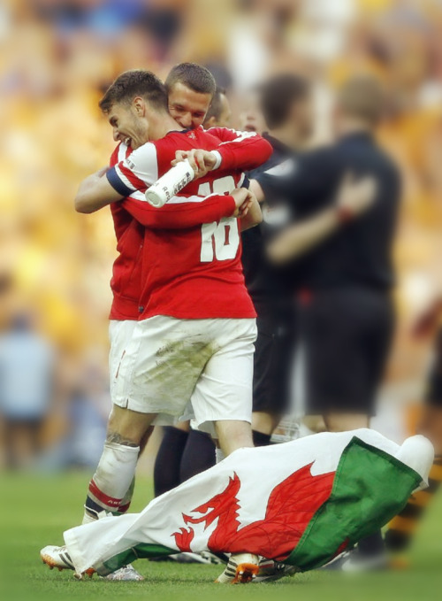 apisanlovesrambo:Rambo&Poldi’s hug