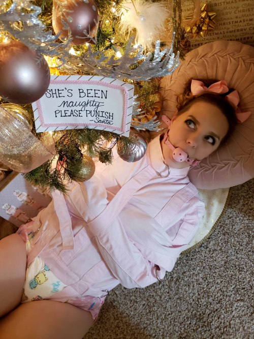 babysplayground:    I always prefer when Santa leaves Mommy the toys she needs to punish her obviously naughty little girl. Much more satisfying than coal in her stocking ;)  