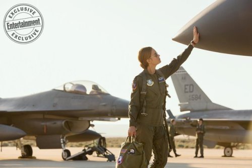 Take a look through the exclusive EW photos from Marvel Studios’ Captain Marvel