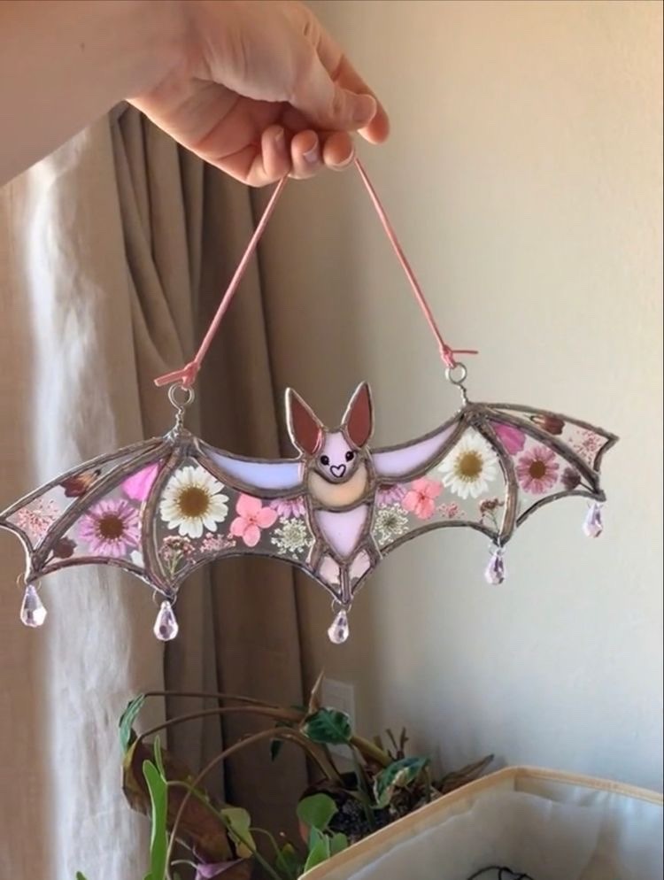chrissyslipgloss:chrissy would make this for eddie 🥺 and he would hang it up in
