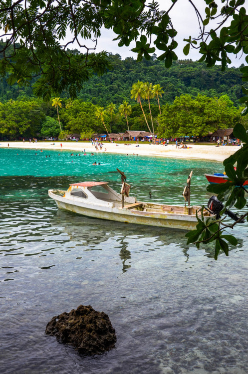 (via 500px / Champagne Bay by Chris Taylor) Hog Harbour, Vanuatu