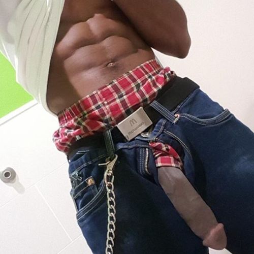 luvfreakyniggaz: Perfect dick to enjoy Man slide that dick down my throat and fill it. I visualize t