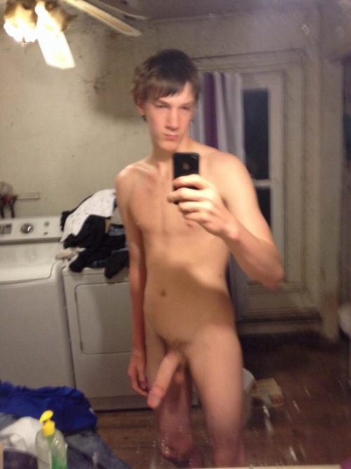 tukishschoolboy:  hot body and cum 