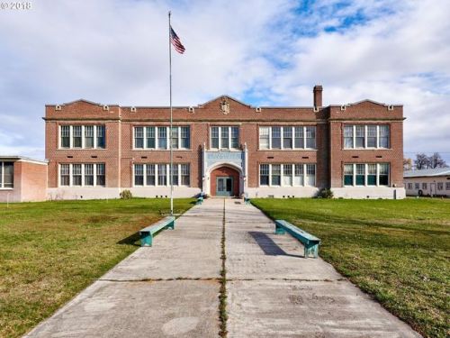 $750,000/schoolbuilt in 1921Stanfield, OR