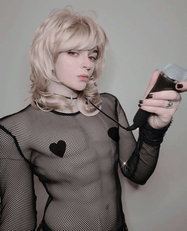 more cosplay photos of my oc Malthazar, because it's good for the soul 🖤⛓️👼