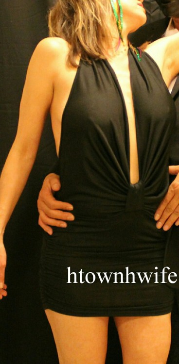 htownhwife:  Since many of you were so sweet and liked my black dress I figured I’d show you what the front looks like. Not saying I can’t pull it off at 35 but I just didn’t feel it was age appropriate. Though I did get several looks when I wore