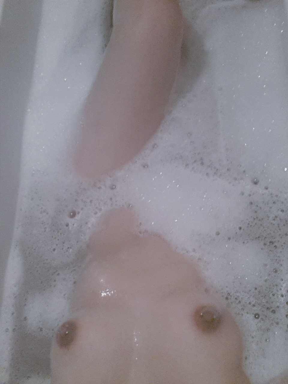 hott-fuxkery:  bath time 