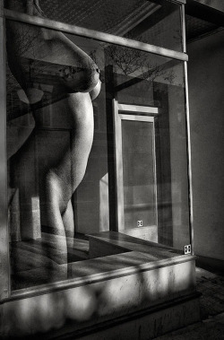 realityayslum: John Shearer (b1947) Becan Nude Window, n.d. 