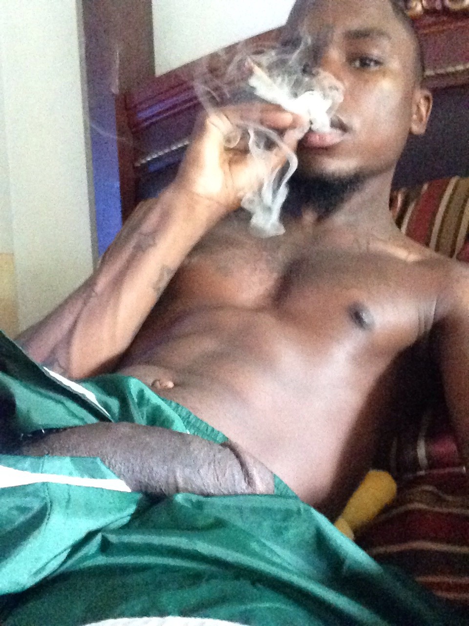 imchillnjustchilln:  😈 DayDay IG: _____dayday____ Twitter: @dayday_bigghead  Snapchat:
