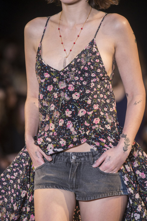 trcunning:themakeupbrush:Zadig & Voltaire S/S 2019This is such peak 90s, I love it. Alicia Silve