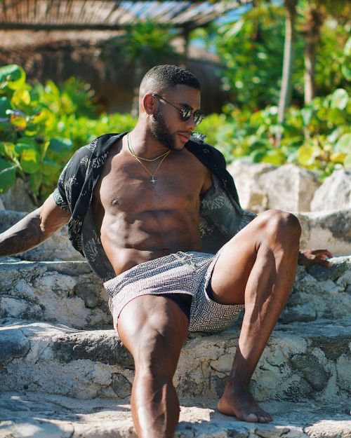 Black muscle nips and feet