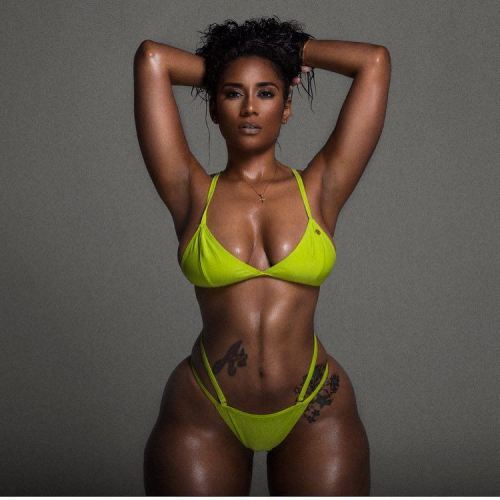 thegrocerylista1:  #topnotch_baddies  Featured Model @bristhename 