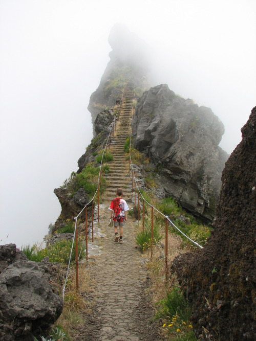 The way in the clouds, Pico de Ariero / Portugal (by VGC).