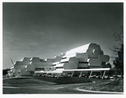 lapetitecole:  Burroughs Wellcome by Paul Rudolph, 1969-1972 (via Arquitectura) 