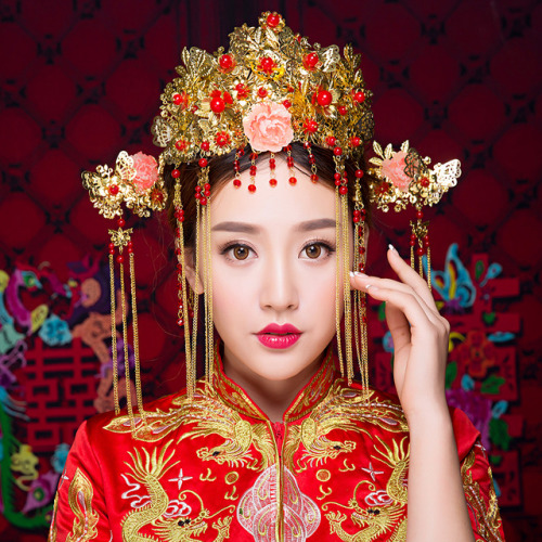 chinoiserie-mademoiselle:Traditional Chinese wedding headpieces (Part 2/2)I love these headdresses s