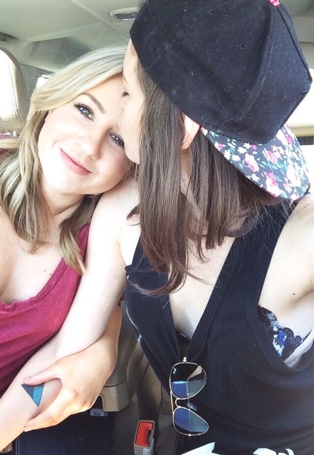 lesbian-sweethearts:kelllogggs:Sometimes we’re cute  Follow for more lesbians!