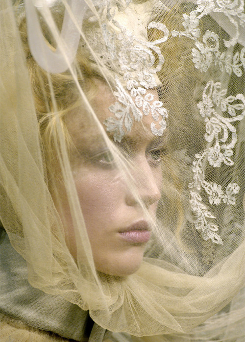 speciesbarocus:Alexander McQueen - The Widows of Culloden.Women Fall / Winter ‘06.