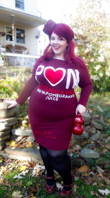 feetlips:  My Halloween Costume this year: Pom Wonderful bottle! I’ve always joked about sharing the same body type as my favorite juice, so I decided it was time for the vision to come alive.All of the front lettering is felt that has been hand sewn