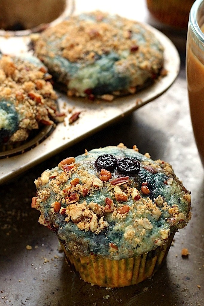 craving-nomz:  Greek Yogurt Blueberry Crumble Muffins