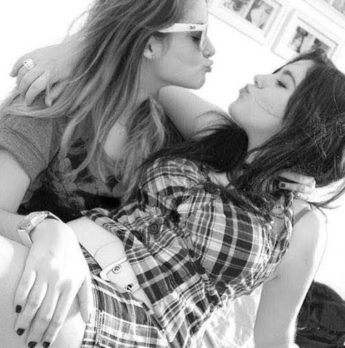 lipstick-lesbian: ♀♡♀
