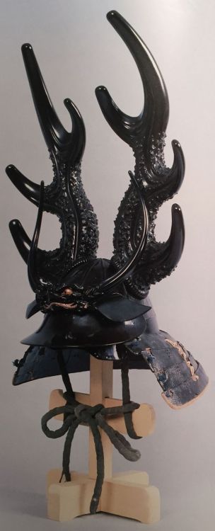 sleepsleepnotwoke:historyarchaeologyartefacts:This helmet belonged to Tadakatsu, known as “the Samur